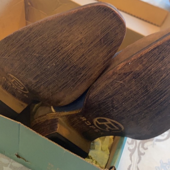 Brand new American Flag boots. So gorgeous! They are a size 9 but run small!!!! - Picture 2 of 4